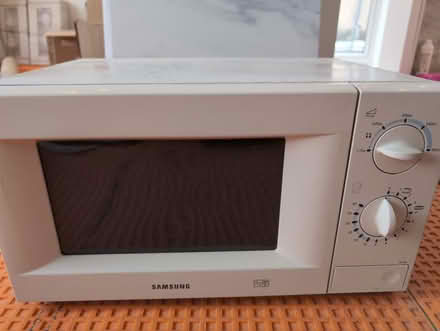 Photo of free Samsung Microwave (HA3 Harrow) #1