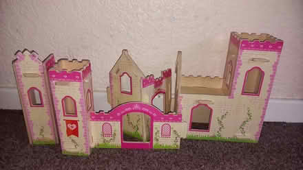 Photo of free Dolls house/castle (Aston B6) #1