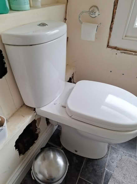 Photo of free WC, towel and toilet roll holders (Kite Area CB1) #1