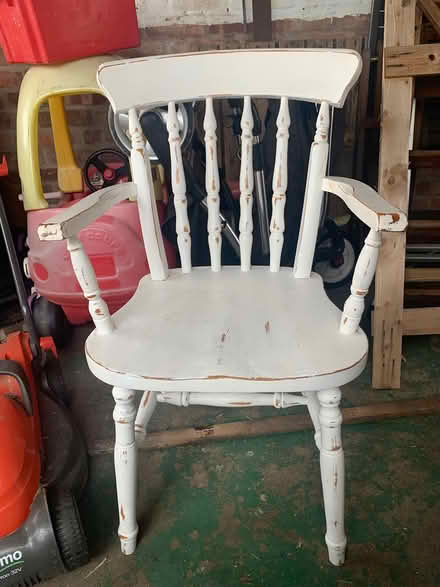 Photo of free White distressed look chair (DE73) #1