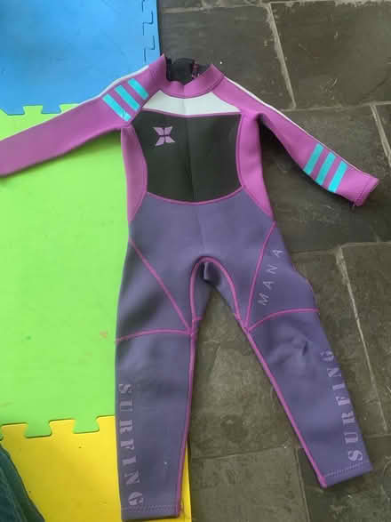 Photo of free Child’s wetsuit 98-104cm (Barton-le-Clay MK45) #1