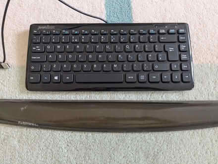 Photo of free Short USB keyboard and wrist rest (Fleetville AL1) #1