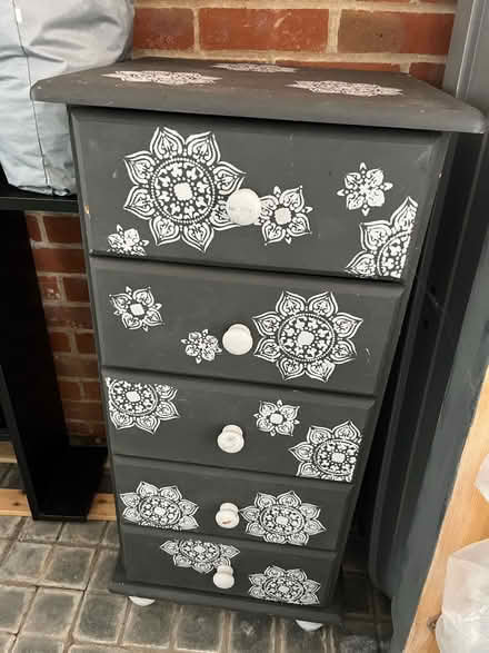 Photo of free Painted chest of drawers (HP22 Wendover) #1