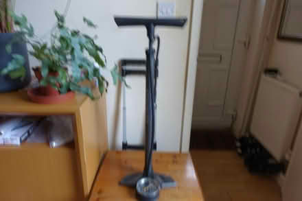 Photo of free floor track pump (tooting SW17) #1
