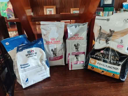 Photo of free Renal dry cat food (Greaves LA1) #1