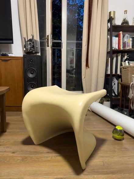 Photo of free white stall (E2 6LD) #2