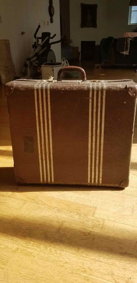 Photo of free Old suitcase (HP10 8HX penn) #1