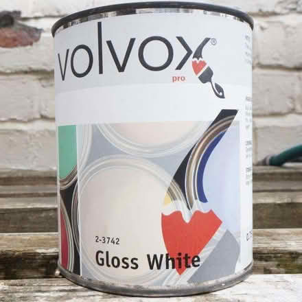 Photo of free White, gloss paint. Volvox brand. (Levenshulme M12) #1