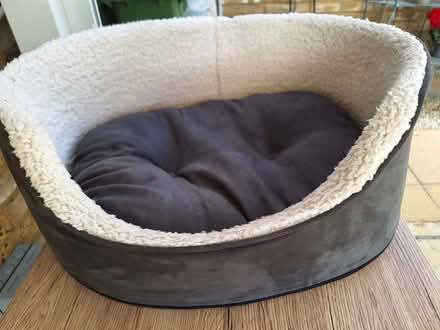 Photo of free Dog Bed (Wendover HP22) #1