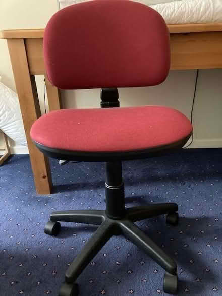 Photo of free Office swivel chair, red seat (Wilmslow SK9) #1