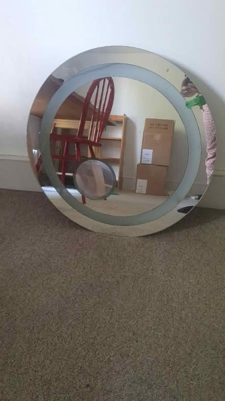 Photo of free Round mirror (E8 London Fields) #1