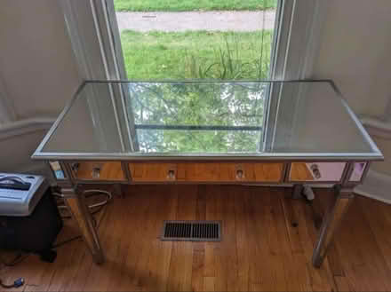 Photo of free Mirror desk (Jersey City (Paulus Hook)) #3