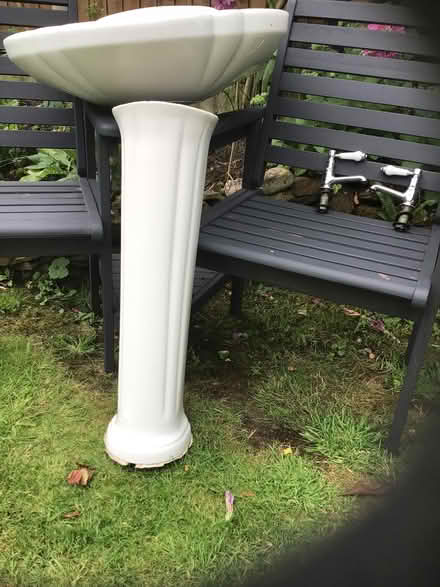 Photo of free Handbasin and Pedestal (Birch Vale SK22) #2