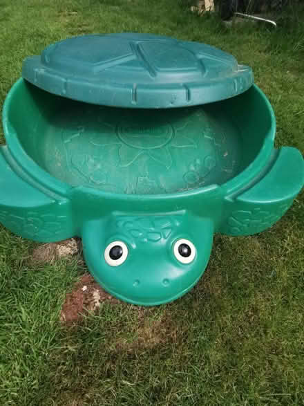 Photo of free Turtle Sandbox + Lid (EN7 Goffs oak) #2