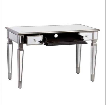 Photo of free Mirror desk (Jersey City (Paulus Hook)) #2
