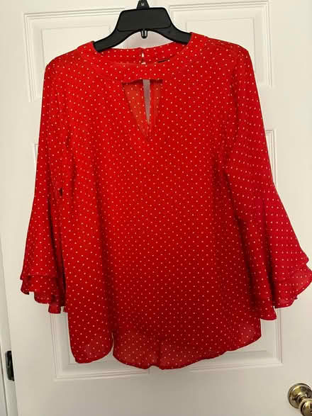 Photo of free women’s sz M tops sweaters capris (Delaplane Manor, Newark) #3