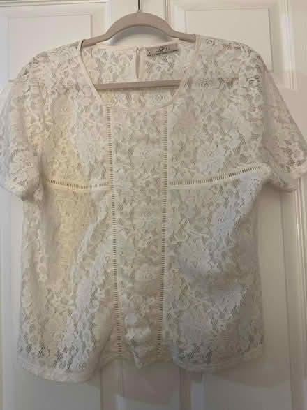 Photo of free women’s sz M tops sweaters capris (Delaplane Manor, Newark) #2