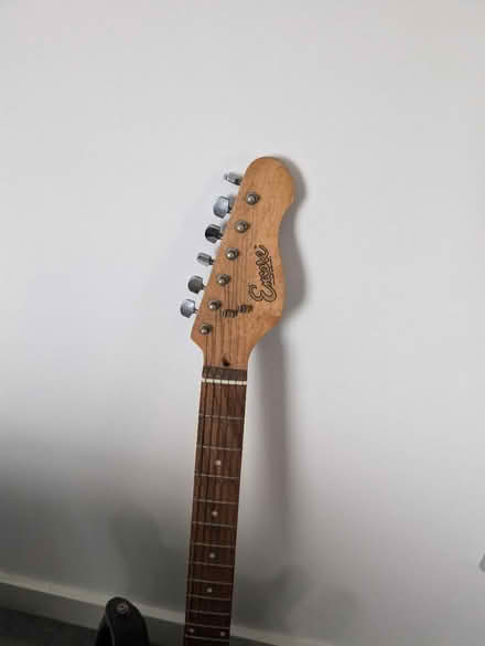 Photo of free Electric guitar (DN21) #2