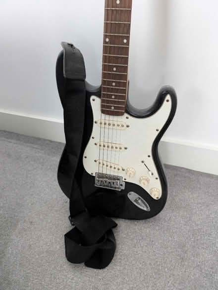 Photo of free Electric guitar (DN21) #1