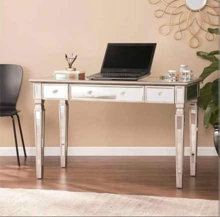 Photo of free Mirror desk (Jersey City (Paulus Hook)) #1