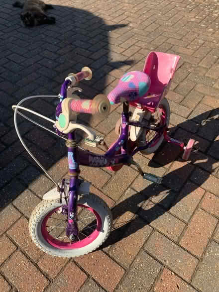 Photo of free Kids bike with stabilisers (1 minute walk from Hove Park) #2
