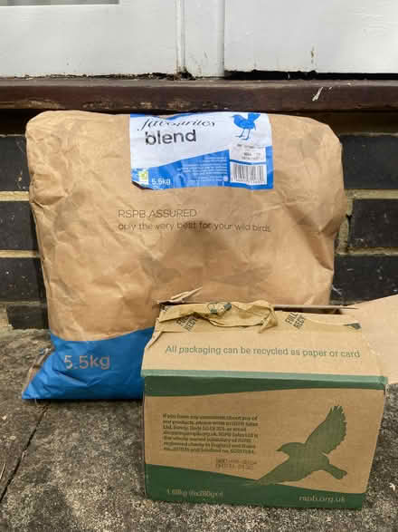 Photo of free suet and seed for birds (OX2 Jericho Waterside) #1