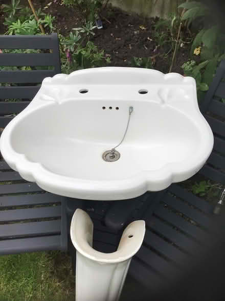 Photo of free Handbasin and Pedestal (Birch Vale SK22) #1