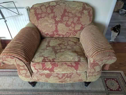 Photo of free Settee and two chairs (Knucklas LD7) #1