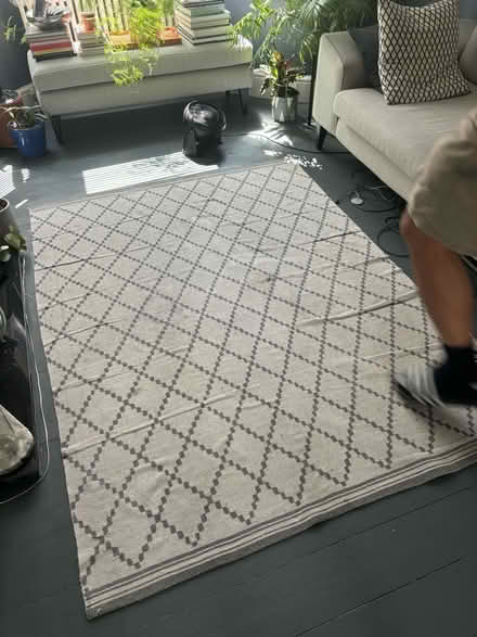 Photo of free H&M rug (SE15) #3