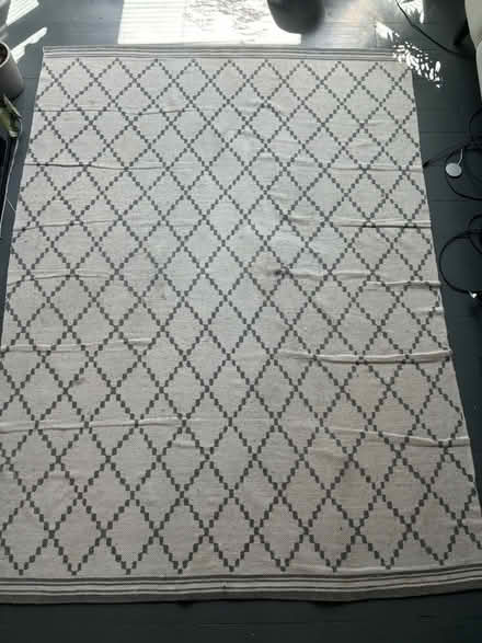 Photo of free H&M rug (SE15) #2
