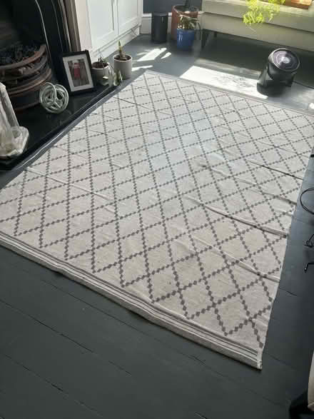 Photo of free H&M rug (SE15) #1