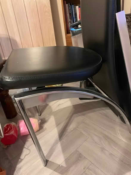 Photo of free 4x dining chairs (SG5) #3