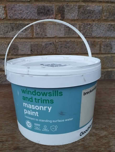 Photo of free Tub of masonry paint (Newport Pagnell MK16) #1