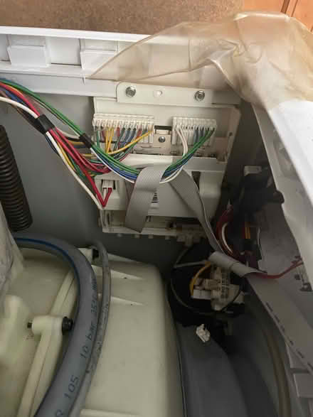 Photo of free Washing machine, needs repair (SE17) #2