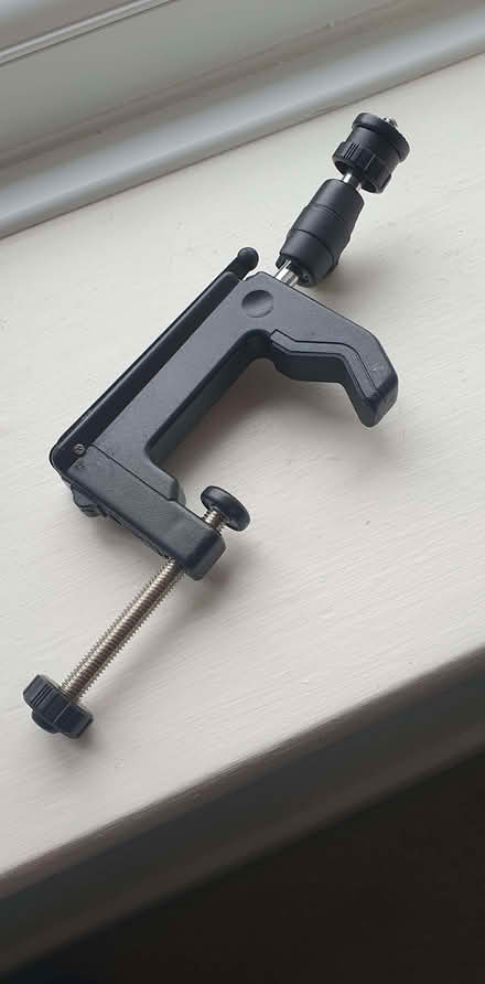 Photo of free Camera bracket with universal screw (Broadwater BN14) #1