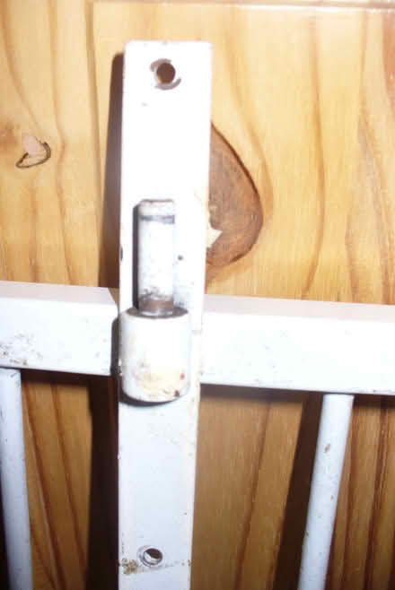 Photo of free Very, old, heavy babygate (Far Bletchley MK3) #3