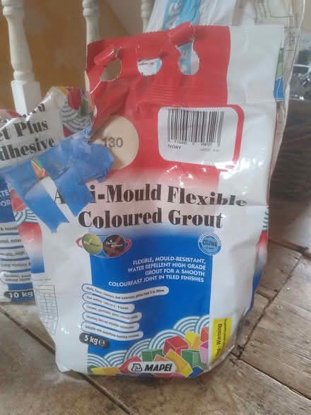 Photo of free anti-mould coloured grout- ivory (Yarnton OX5) #1