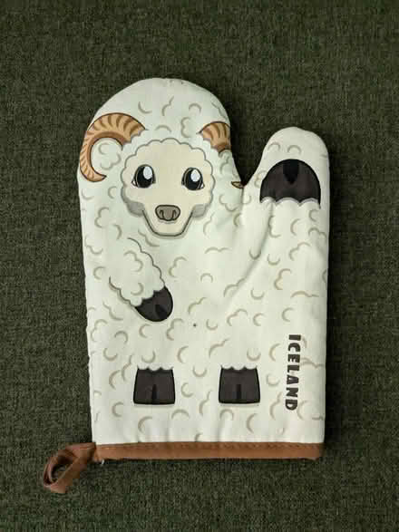 Photo of free Iceland Sheep Oven Mitt (Courthouse / Colonial Village) #1