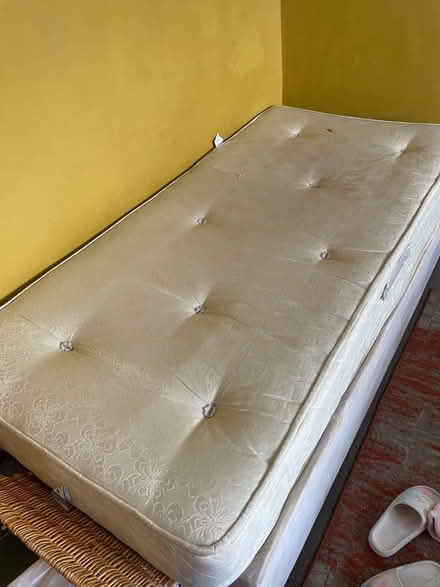 Photo of free Single divan bed base (Nw10 Harlesden) #1