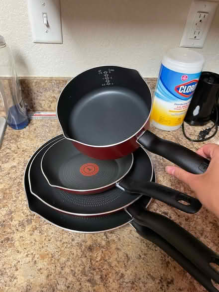 Photo of free pans and saucepan (Avenida Cesar and University) #2