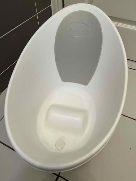 Photo of free Shnuggle baby bath (Stalybridge SK15) #1