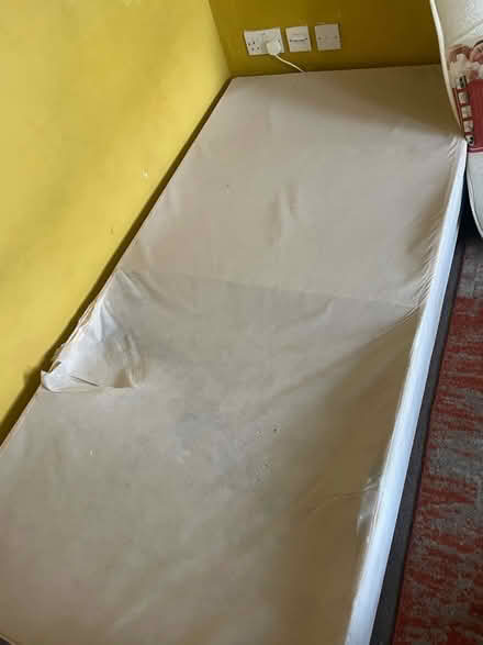 Photo of free Single divan bed base (Nw10 Harlesden) #3