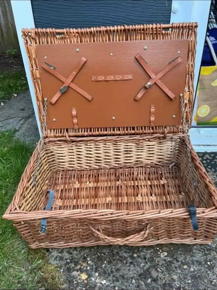Photo of free Picnic basket (TW7) #2