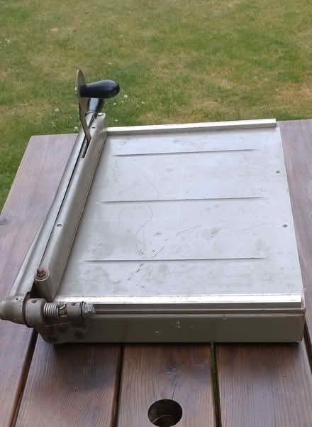 Photo of free Paper and card cutter ('guillotine') (Lamborough Hill OX1) #2