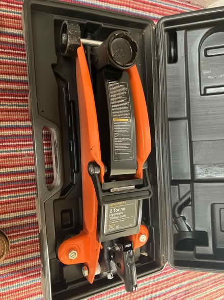 Photo of free Halfords 2 tonne trolley jack (Raynes Park , london) #2