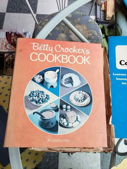 Photo of free vintage (kitschy!) recipe books (Greektown) #1