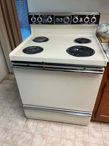 Photo of free Older electric stove (Leisure World 20906) #3