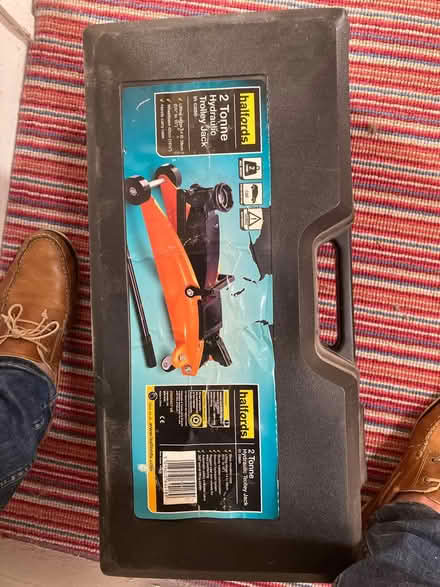 Photo of free Halfords 2 tonne trolley jack (Raynes Park , london) #1