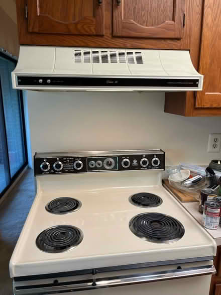 Photo of free Older electric stove (Leisure World 20906) #1