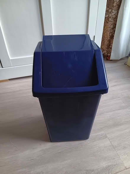 Photo of free Small swing bin (Oakwood Park EN2) #1